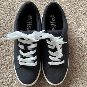 NWOT Women's Platform Sneaker Mad Love